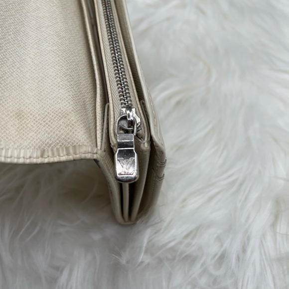 LV Epic Sarah Wallet. Rare White - Picture 5 of 6